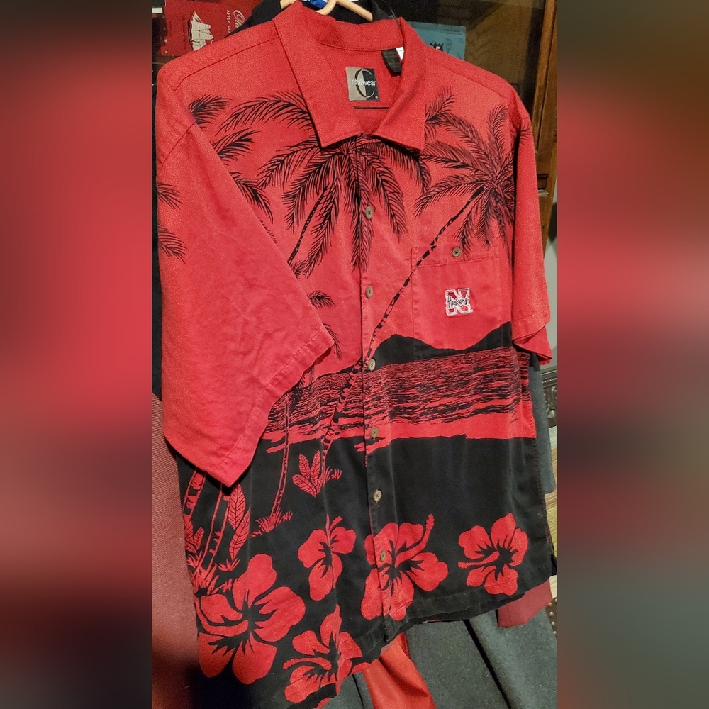 Nebraska Huskers hawiian button down mens L cotton red / black shirt.. Ciliwear